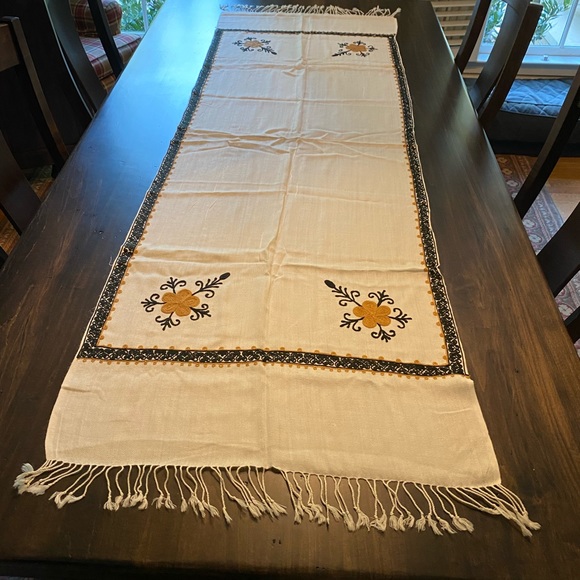 Afghan wool shawl cream-white fabric, hand stitched gold and black embroidery. - Picture 7 of 8